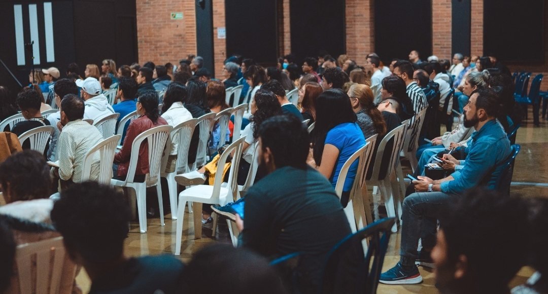 Te esperamos los domingos a las 10 am - Iglesia Cristiana en Bogotá